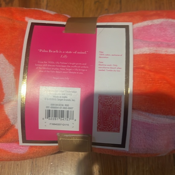 Lilly Pulitzer for Target towel. Giraffe print- orange, pink and white. New! - Picture 3 of 6